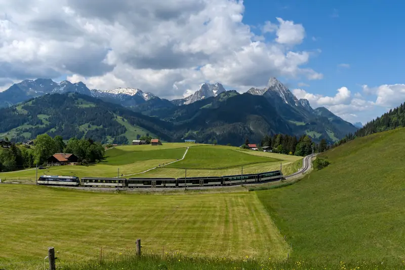 Zug im Saanental in den Schweizer Alpen